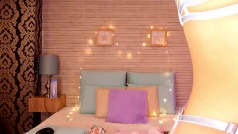 CatalinnaThompson online show from 12.11.24