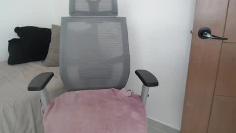 Snapshot of caterineloves chatting on 05.31.26 katerine online show from 05.31.26