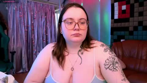 Snapshot of catherineclaire chatting on 05.20.26 catherineclaire online show from 05.20.26