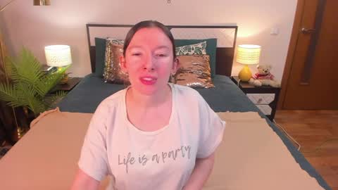 Snapshot of catherinewalls chatting on 04.18.26 Catrin online show from 04.18.26