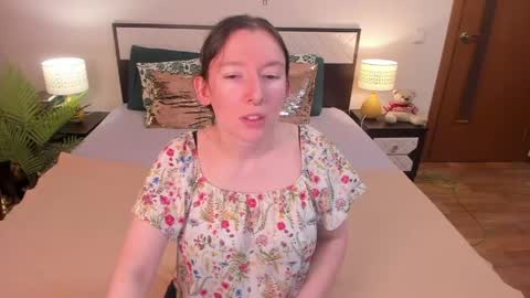 Snapshot of catherinewalls chatting on 04.24.26 Catrin online show from 04.24.26