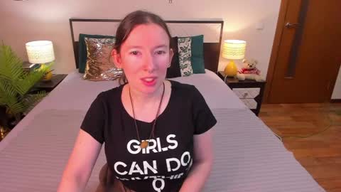 Snapshot of catherinewalls chatting on 05.14.26 Catrin online show from 05.14.26