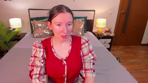 Snapshot of catherinewalls chatting on 05.16.26 Catrin online show from 05.16.26
