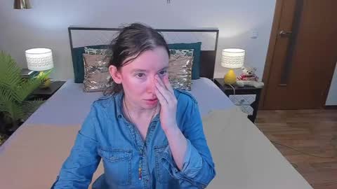 Snapshot of catherinewalls chatting on 05.19.26 Catrin online show from 05.19.26