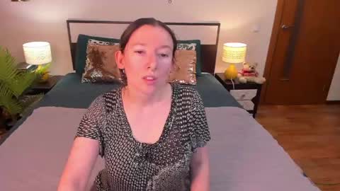 Snapshot of catherinewalls chatting on 05.26.26 Catrin online show from 05.26.26