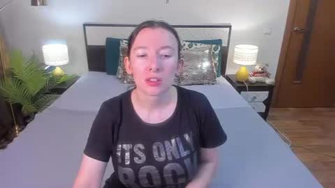 Snapshot of catherinewalls chatting on 07.06.26 Catrin online show from 07.06.26