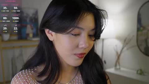 Snapshot of catheryneells chatting on 11.04.25 Lee online show from 11.04.25