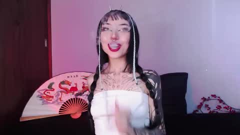 Cati help me reach my goal of 100 thumbs up again 3 online show from 01.05.25