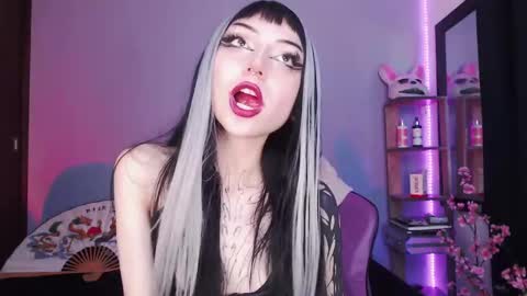 Cati help me reach my goal of 100 thumbs up again 3 online show from 03.01.25