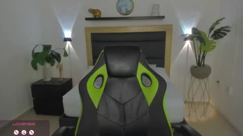 Snapshot of catleya_1 chatting on 01.21.25 Juliana online show from 01.21.25