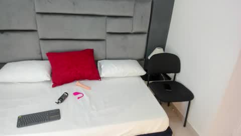 Catleya online show from 12.15.25