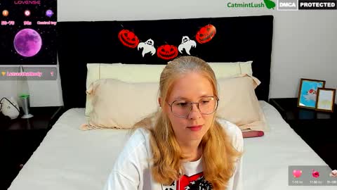 Snapshot of catmintlush chatting on 10.18.25 CatmintLush online show from 10.18.25