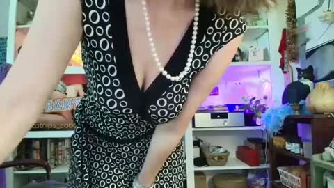 some call me djcatnips some call me CC but i love it when you call me miss catnips  online show from 09.08.25