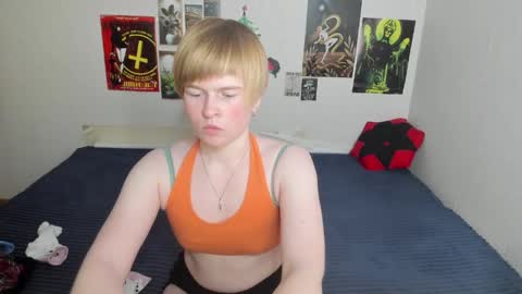 Snapshot of cattie_w_ chatting on 04.20.26 cattie_w_ online show from 04.20.26