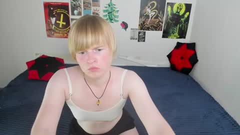 Snapshot of cattie_w_ chatting on 06.16.26 cattie_w_ online show from 06.16.26