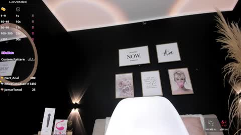 catvalentinee_ online show from 12.31.24