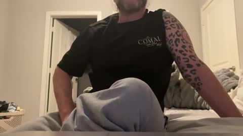 Snapshot of caucasian_caramel chatting on 09.30.25 caucasian_caramel online show from 09.30.25