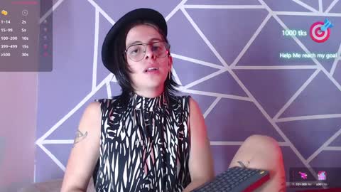 Snapshot of cava_pretty chatting on 01.05.25 cava_pretty online show from 01.05.25