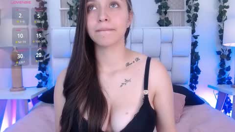 Snapshot of cayetana_01 chatting on 05.17.26 cayetana online show from 05.17.26