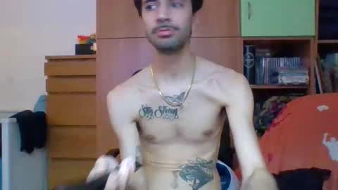 Snapshot of cazzone98italiano chatting on 11.18.25 cazzone98italiano online show from 11.18.25