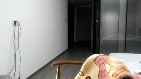 Snapshot of cbz112233 chatting on 02.24.25 ANNYANNY online show from 02.24.25