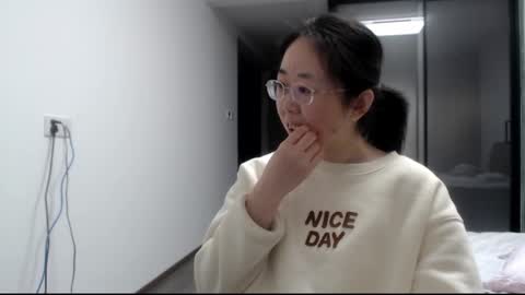 Snapshot of cbz112233 chatting on 03.04.25 ANNYANNY online show from 03.04.25