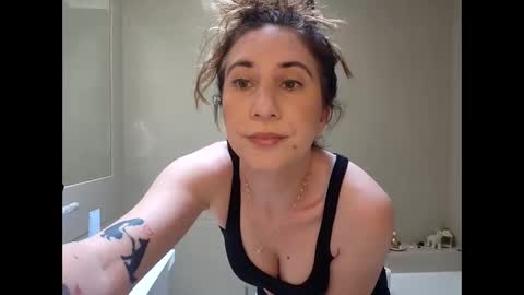 Snapshot of cctvxo chatting on 09.15.25 Sarahx online show from 09.15.25