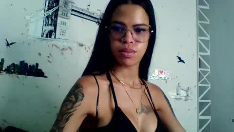 Snapshot of celesmejias chatting on 11.04.25 celesmejias online show from 11.04.25