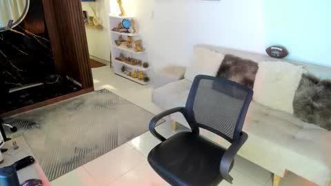 Andrea online show from 10.27.25