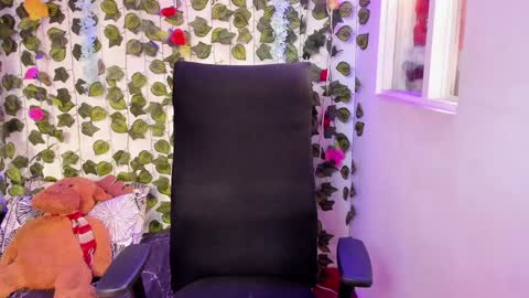 Snapshot of celestinepurple chatting on 12.14.24 Celestineeeeee online show from 12.14.24