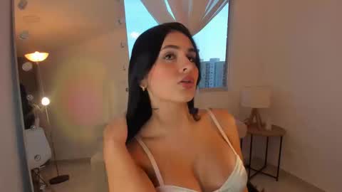 Ari online show from 09.23.25