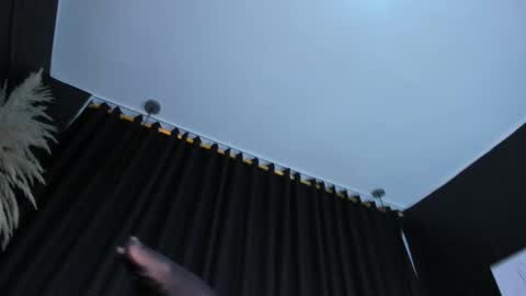 CelinaYHanck online show from 11.21.25