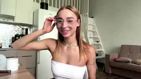 Snapshot of celineruppert chatting on 06.23.26 Amilia online show from 06.23.26