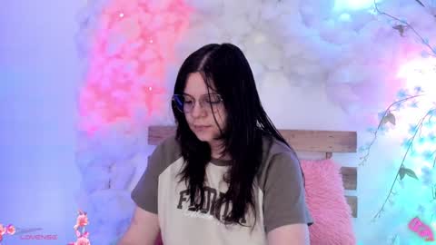 Hello guys my name is Sofi and Lizzie and  Vanessa online show from 02.03.25