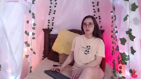 Hello guys my name is Sofi and Lizzie and  Vanessa online show from 02.26.25