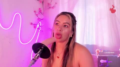 Hello guys my name is Sofi and Lizzie and  Vanessa online show from 10.03.25