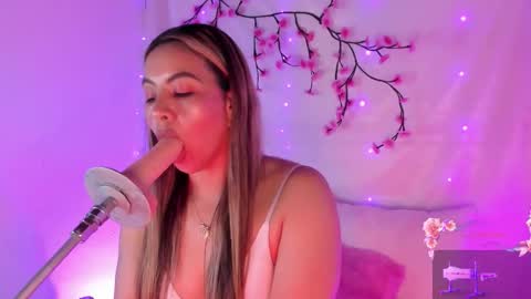 Hello guys my name is Sofi and Lizzie and  Vanessa online show from 10.17.25