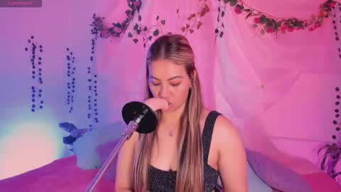 Hello guys my name is Sofi and Lizzie and  Vanessa online show from 11.18.25