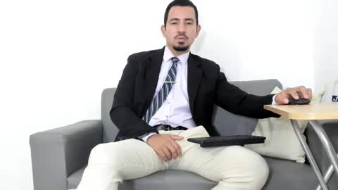 Snapshot of cesar_dant chatting on 09.19.25 Cesar online show from 09.19.25