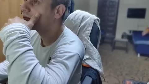 Snapshot of cezar46 chatting on 12.04.24 cezar online show from 12.04.24