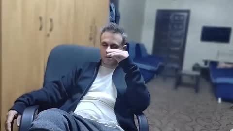 Snapshot of cezar46 chatting on 12.06.24 cezar online show from 12.06.24