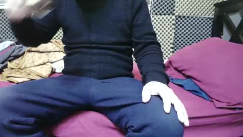 Snapshot of cezar46 chatting on 12.18.25 cezar online show from 12.18.25