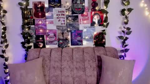 Snapshot of chaarlotte_1 chatting on 04.22.26 charlotte online show from 04.22.26
