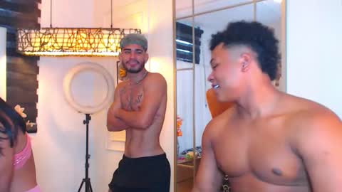 Snapshot of champion_doll chatting on 02.09.25 aurora and lian online show from 02.09.25