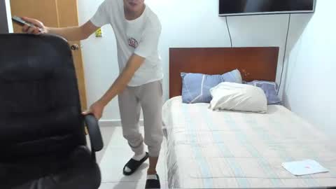 Snapshot of chandler_kenji chatting on 11.26.25 Kenji online show from 11.26.25