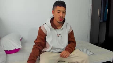 Snapshot of chandler_kenji chatting on 02.05.26 Kenji online show from 02.05.26