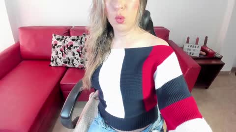 Snapshot of chanel_gold chatting on 12.26.24 online show from 12.26.24
