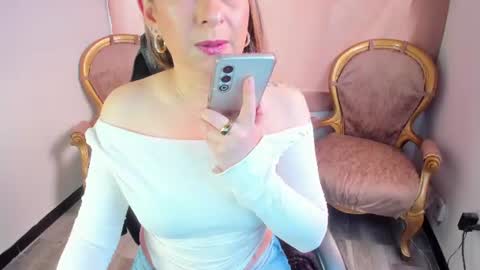 Snapshot of chanel_gold chatting on 07.17.26 online show from 07.17.26
