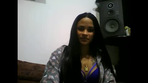 Snapshot of chanelchicasexy chatting on 02.05.25 Laura online show from 02.05.25
