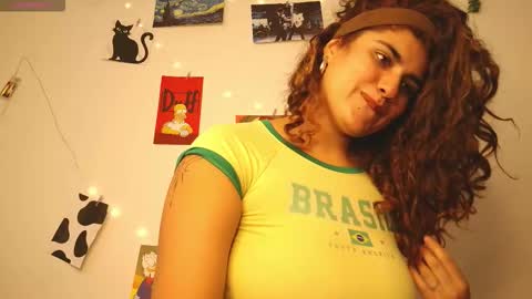 Snapshot of chantal_leon chatting on 10.22.25 online show from 10.22.25